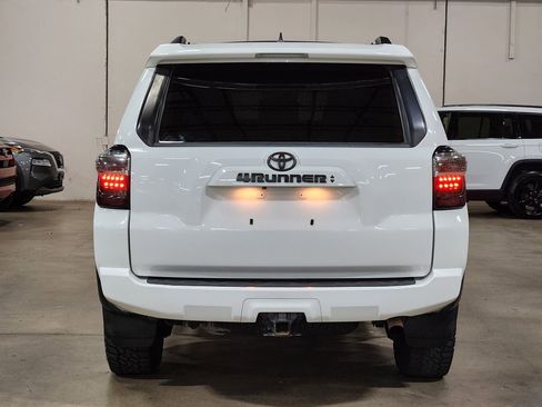 Used 2020 Toyota 4Runner SR5 Premium image 11