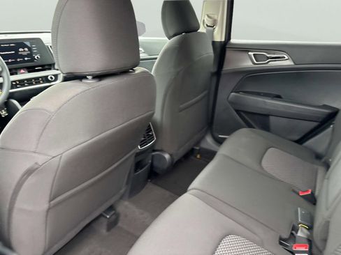 New 2025 Kia Sportage LX image 17