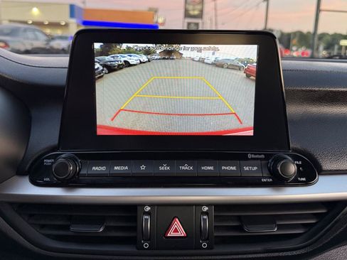 Used 2020 Kia Forte LXS FWD image 17