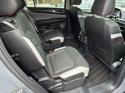 Used 2025 Volkswagen Atlas Peak Edition SE AWD/4WD image 19