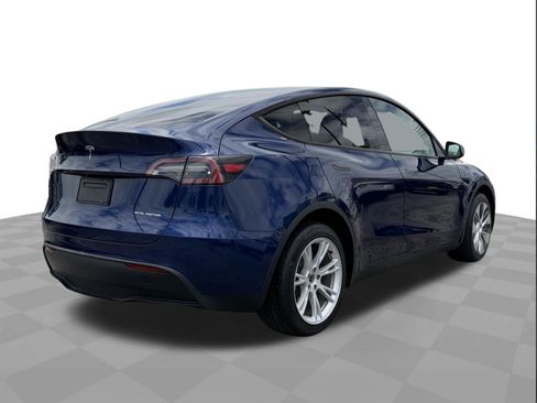 Used 2023 Tesla Model Y AWD image 8