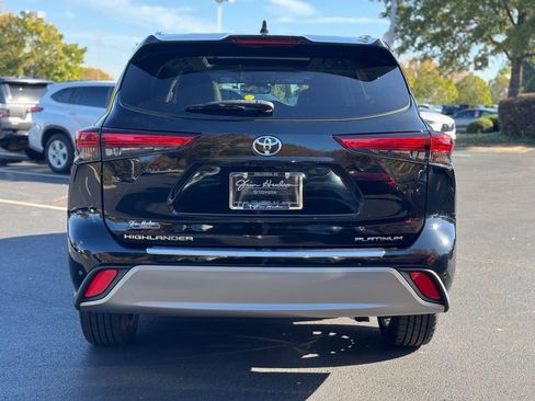 Certified 2022 Toyota Highlander Platinum image 9
