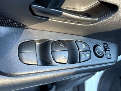 New 2025 Nissan Kicks Play S FWD image 18