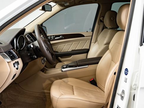 Used 2016 Mercedes-Benz GL 450 4MATIC image 24