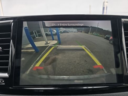 Used 2023 Chrysler Pacifica Limited image 29