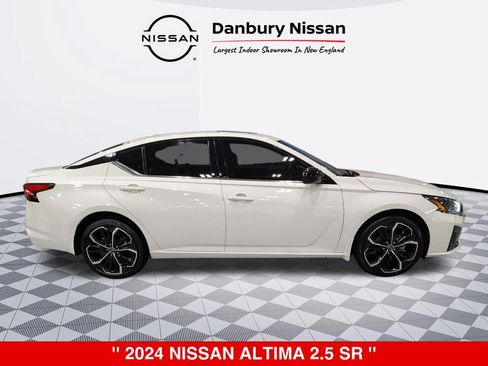 Used 2024 Nissan Altima 2.5 SR w/ SR Premium Package AWD/4WD image 2