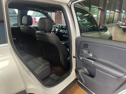 Used 2021 Mercedes-Benz GLB 250 w/ Premium Package image 29