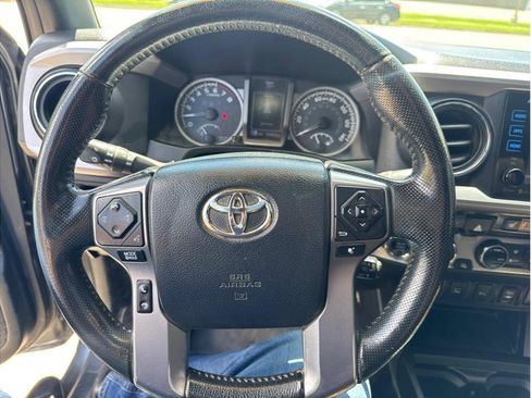 Used 2016 Toyota Tacoma Limited w/ Towing Package AWD/4WD image 15