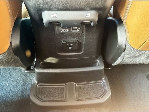 Used 2022 Jeep Wrangler Unlimited Sahara w/ Cold Weather Group AWD/4WD image 28