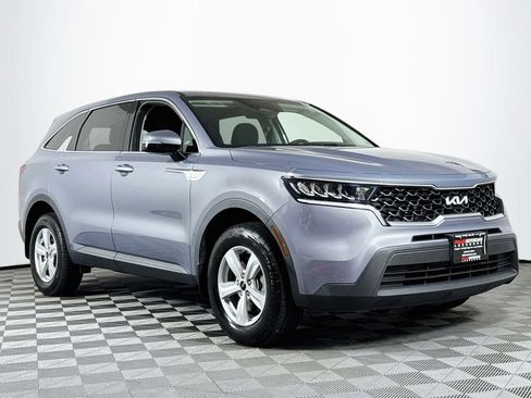 Used 2023 Kia Sorento LX AWD/4WD image 1