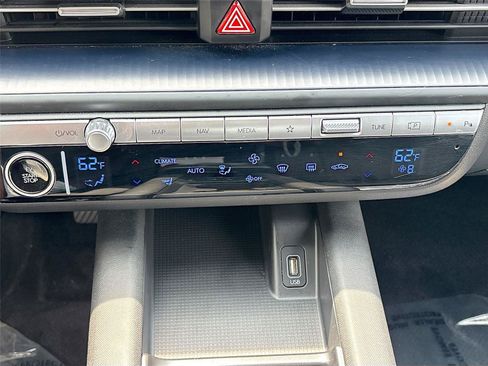 Used 2024 Hyundai Ioniq 6 SE RWD image 16