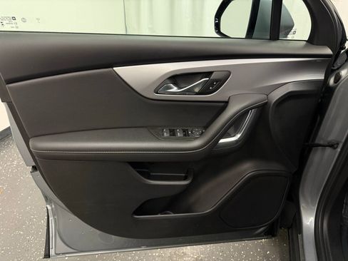 Used 2025 Chevrolet Blazer LT image 9