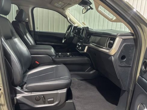 Used 2024 Ford Expedition XLT image 28