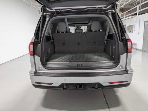 Used 2020 Lincoln Navigator L Reserve w/ Luxury Package image 39