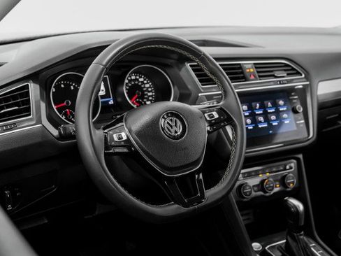 Used 2021 Volkswagen Tiguan SE FWD image 14