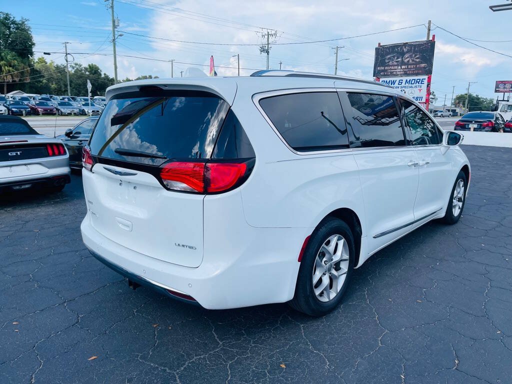 Used 2020 Chrysler Pacifica Limited FWD image 8
