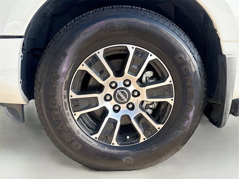 Used 2024 Nissan Titan SV w/ SV Convenience Package image 30