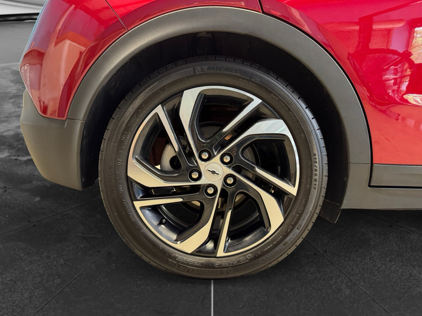 Used 2023 Chevrolet Bolt LT w/ Infotainment Package FWD image 36