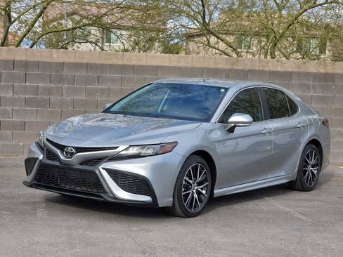Used 2022 Toyota Camry SE image 5