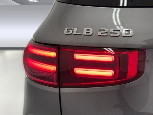 New 2026 Mercedes-Benz GLB 250 image 9