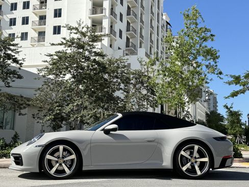 Used 2021 Porsche 911 Carrera RWD image 17