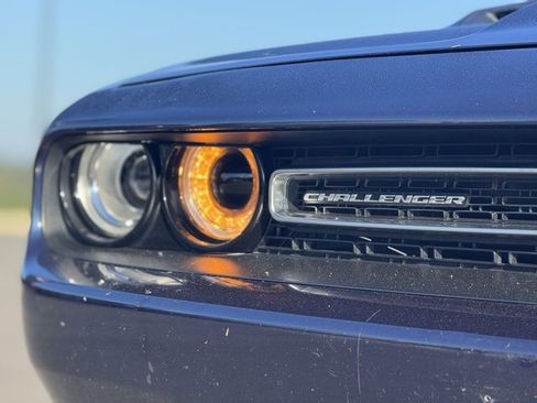 Used 2016 Dodge Challenger SXT w/ Driver Convenience Group image 5