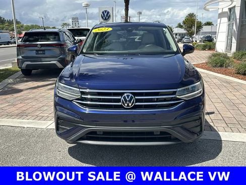 Certified 2023 Volkswagen Tiguan SE w/ Panoramic Sunroof Package image 4