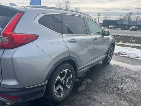 Used 2018 Honda CR-V Touring image 2