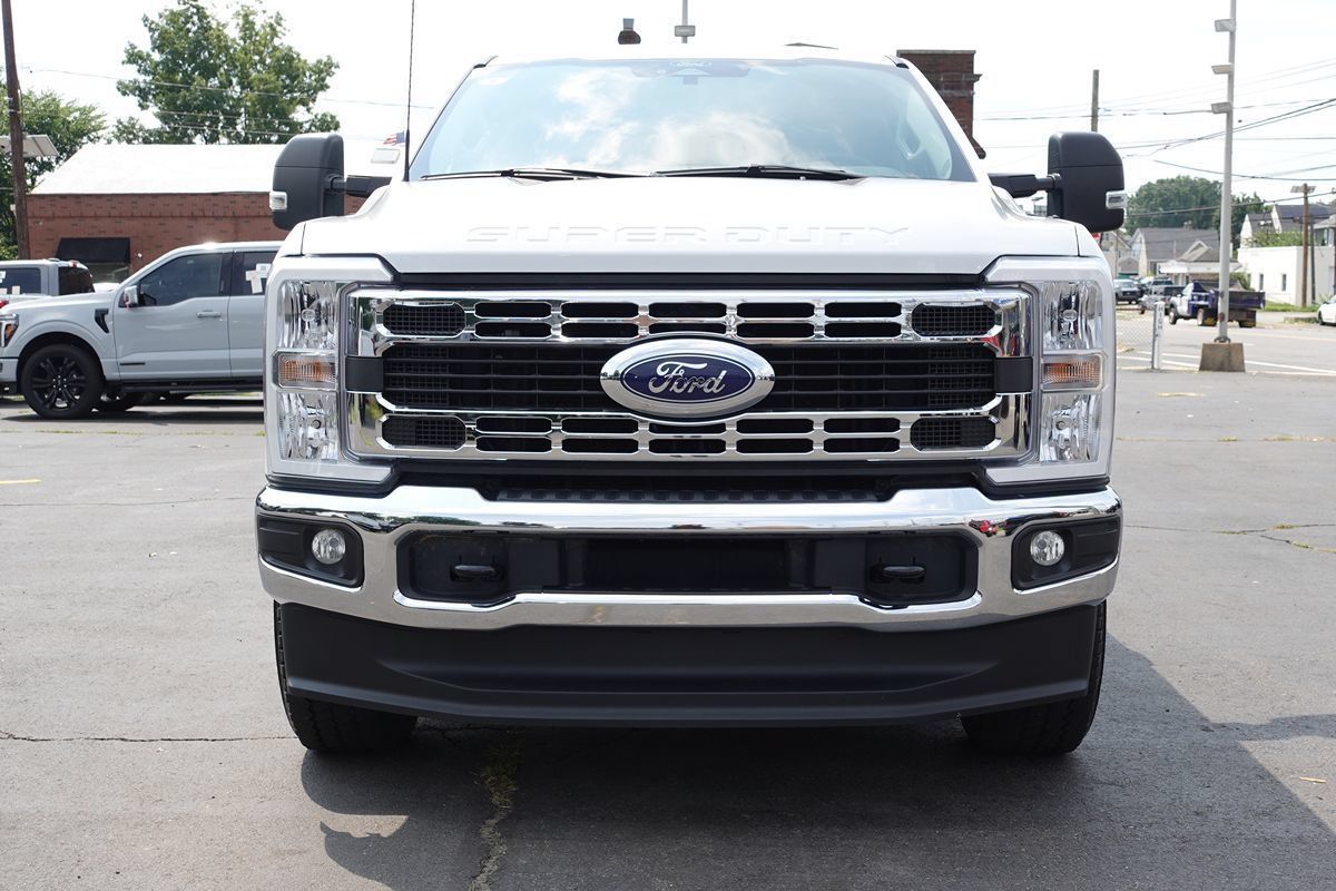 Used 2024 Ford F350 XLT w/ FX4 Off-Road Package AWD/4WD image 5
