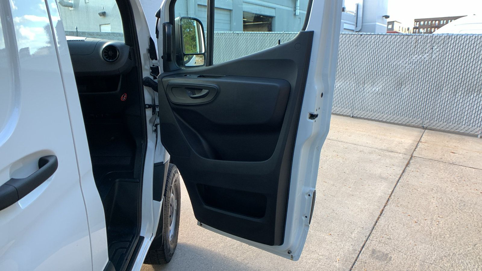 Used 2024 Mercedes-Benz Sprinter 2500 image 19