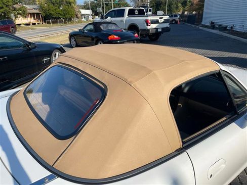 Used 2002 MAZDA MX-5 Miata Convertible 2D image 11