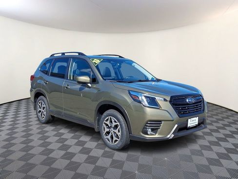 Used 2023 Subaru Forester Premium AWD/4WD image 1