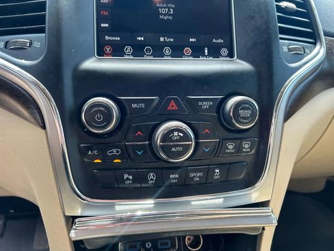 Used 2018 Jeep Grand Cherokee Laredo image 22