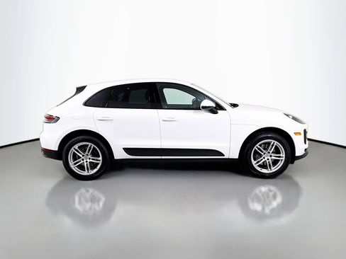 Certified 2021 Porsche Macan image 8