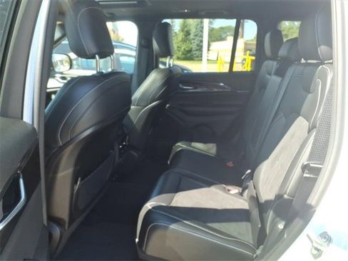 Used 2023 Jeep Grand Cherokee Altitude image 14