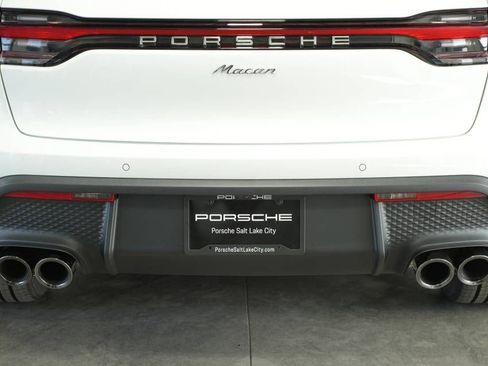 Certified 2025 Porsche Macan AWD/4WD image 39