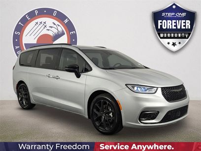New 2024 Chrysler Pacifica Touring-L w/ S Appearance Package