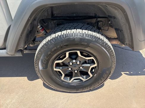 Used 2020 Jeep Gladiator Rubicon w/ Uconnect 4C Nav & Sound Group image 10