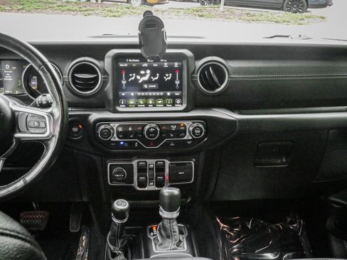 Used 2022 Jeep Wrangler Unlimited Sahara w/ Cold Weather Group AWD/4WD image 29
