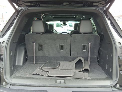 Used 2023 Chevrolet Traverse RS image 30