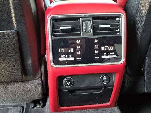 Certified 2023 Porsche Cayenne Coupe AWD/4WD image 20