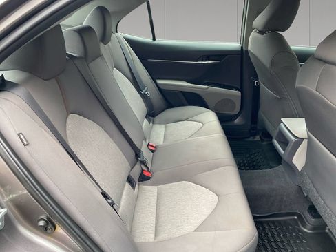 Used 2018 Toyota Camry FWD image 18