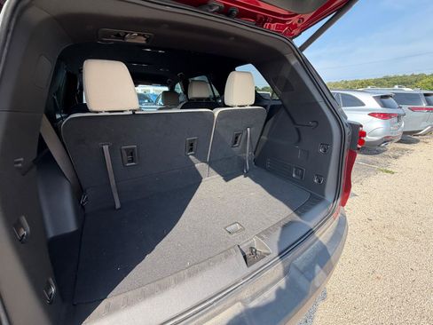 Used 2024 Chevrolet Traverse LT AWD/4WD image 11