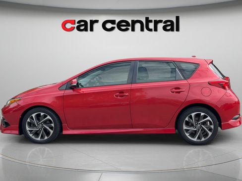 Used 2018 Toyota Corolla iM FWD image 2