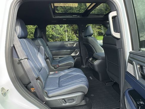 New 2026 INFINITI QX80 4WD image 10