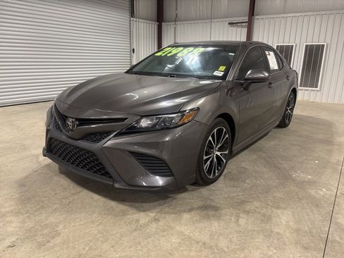Used 2018 Toyota Camry L image 4