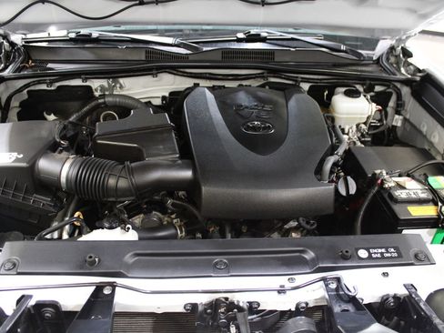 Used 2017 Toyota Tacoma TRD Pro AWD/4WD image 39