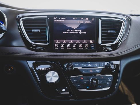 Used 2018 Chrysler Pacifica Limited w/ Tire & Wheel Group image 5