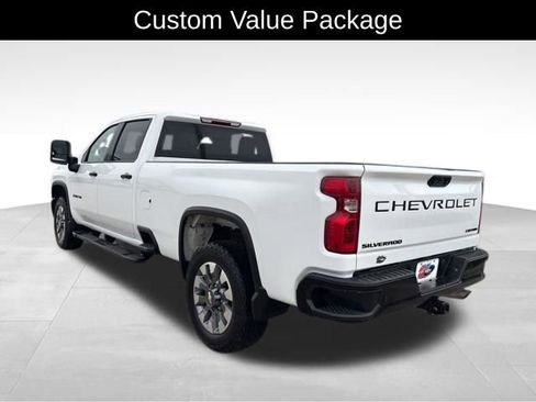 Used 2024 Chevrolet Silverado 2500 Custom w/ Custom Value Package image 6
