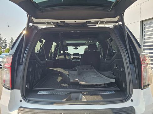 Used 2022 Chevrolet Suburban High Country w/ Premium Package 2 AWD/4WD image 20
